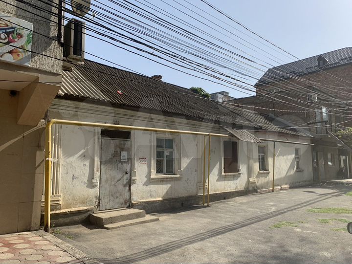 Дом 1750 м² на участке 2 сот.