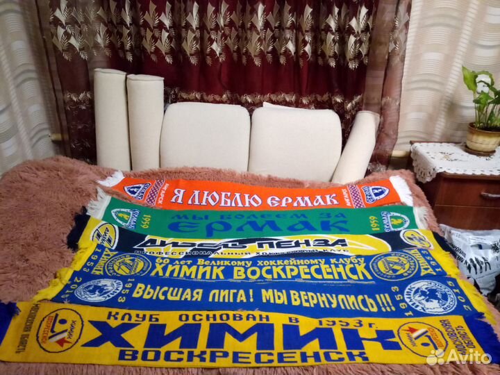 Коллекция хоккейных шарфов
