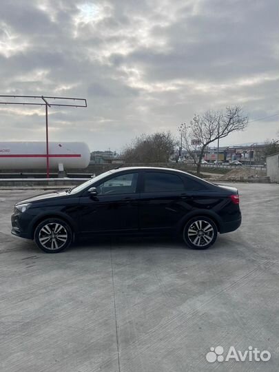 Скамейки на весту