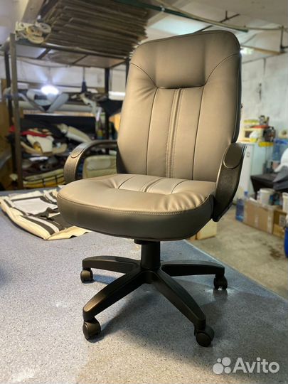 Офисное кресло