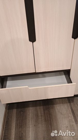 Шкаф распашной