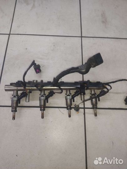 Топливная рейка Audi A4 2.0