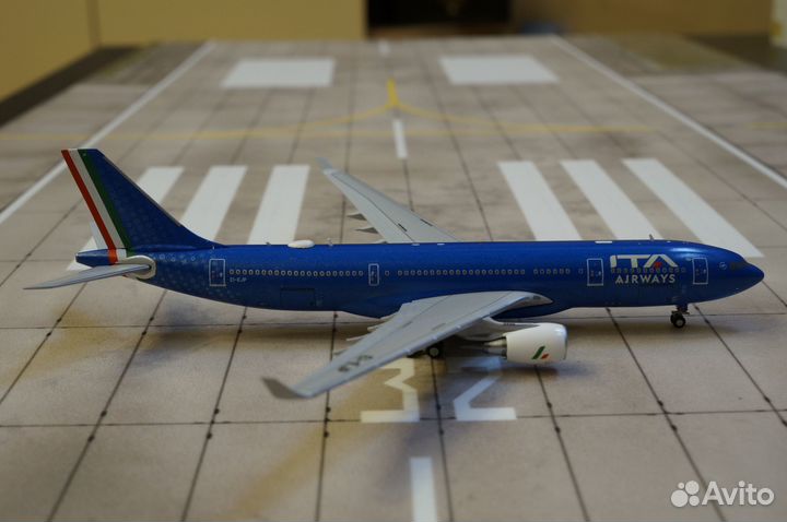 Модель самолета Airbus 330-200