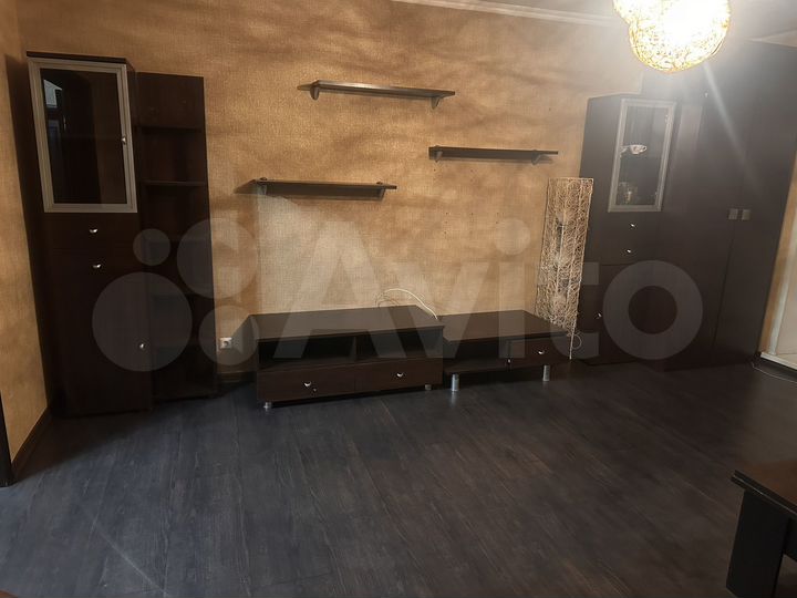 2-к. квартира, 80 м², 8/10 эт.