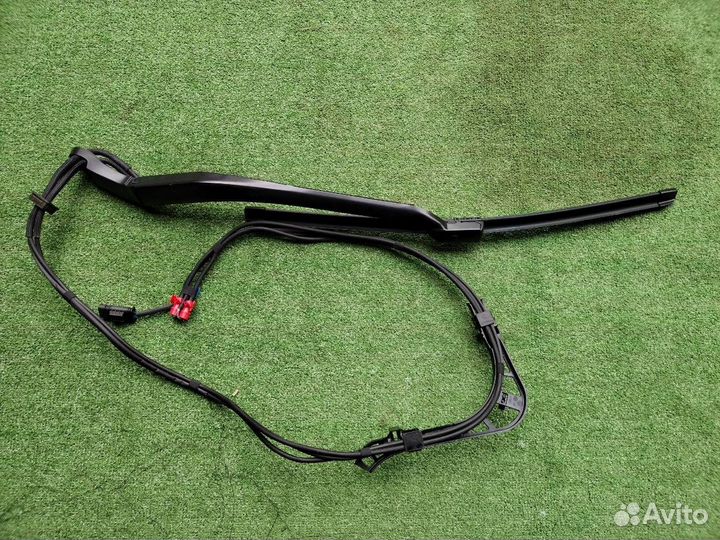 Поводок стеклоочистителя левый Mercedes-Benz