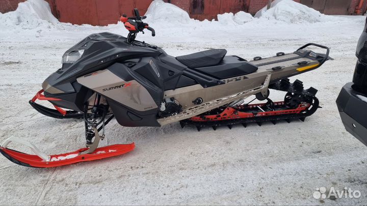 Ski-Doo Summit X Expert 154 850 E-TEC turbo