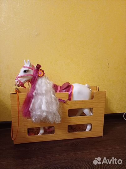 Лошадка в стойле с аксессуарами