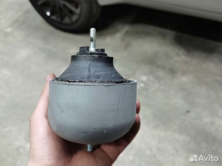 Подушка двигателя правая vaico V10-1212