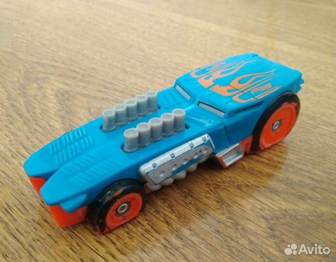 Машинка Hot Wheels на магнитах