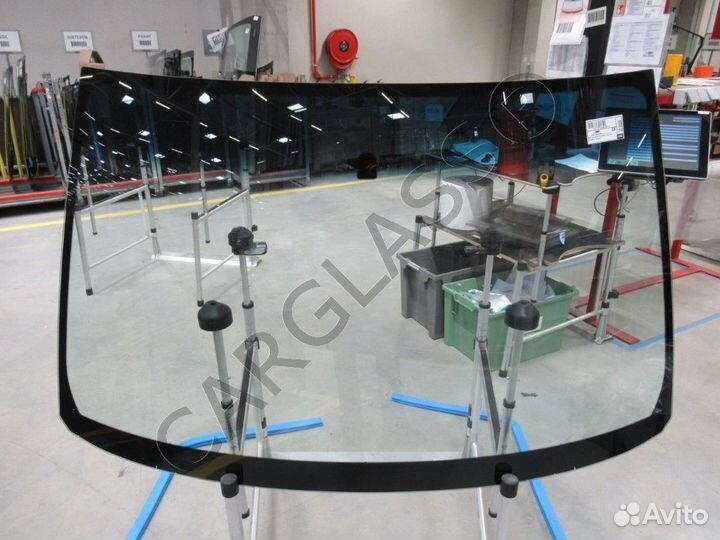 Лобовое стекло nissan maxima QX (A33) 2000-06