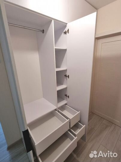 Распашной шкаф на заказ от фабрики