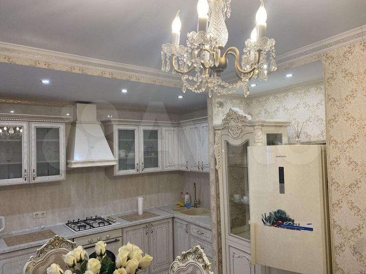 2-к. квартира, 100 м², 4/4 эт.