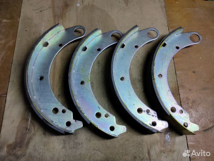Барабанные тормозные колодки задние на волгу