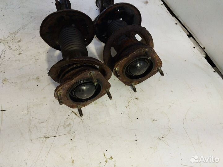 Стойка амортизатора передняя Mazda 626 GD 1989