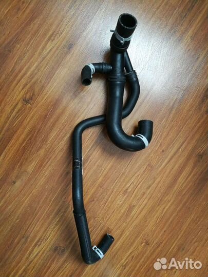 Патрубок охлаждения от термостата к помп PEH000080