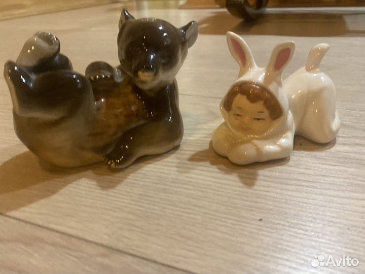 Фигуры фарфоровые медведь и мальчик
