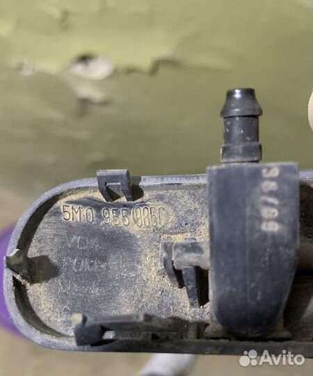 Форсунка омыватель стекла Volkswagen Golf 5