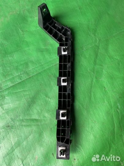 Крепление бампера заднее левое Honda Vezel RV6