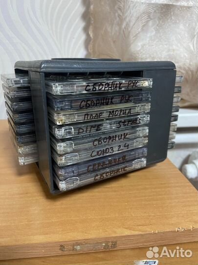 Подкассетница с кассетами