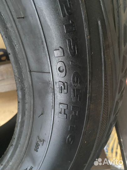Kumho Road Venture APT KL51 215/65 R16 102H