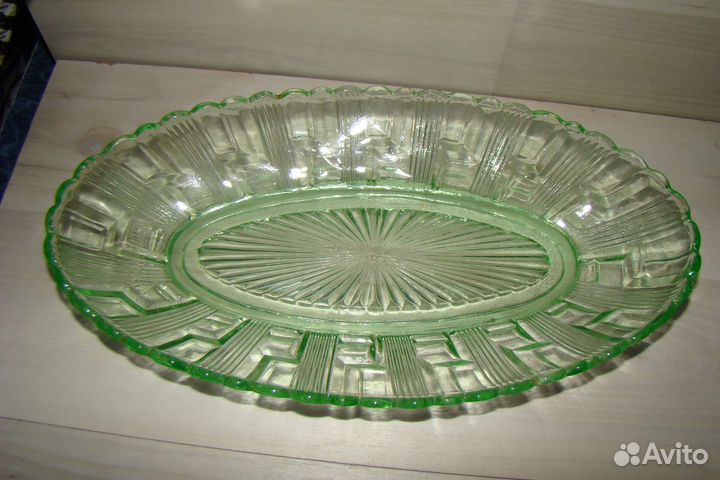 Селедочница из зелёного стекла