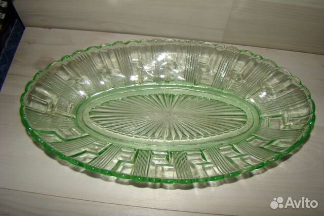 Селедочница из зелёного стекла