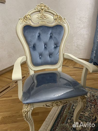 Стол и стулья