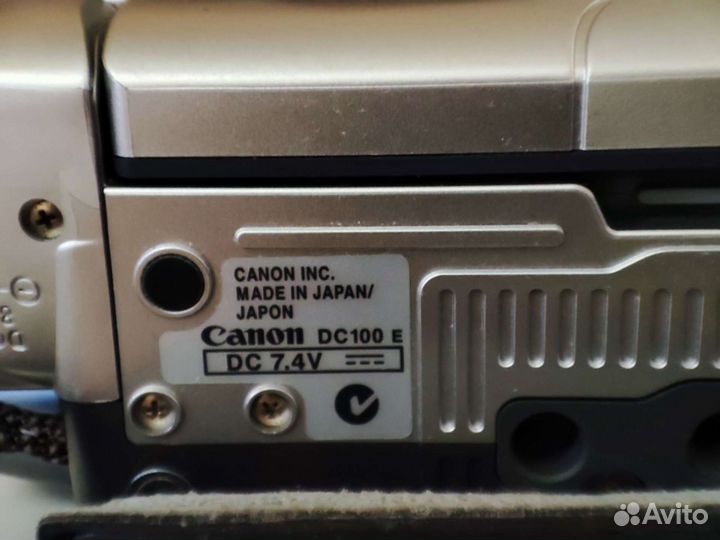 Видеокамера Canon DC100 E