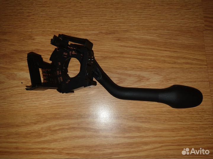 440247 переключатель подрулевой правый\ VW Golf