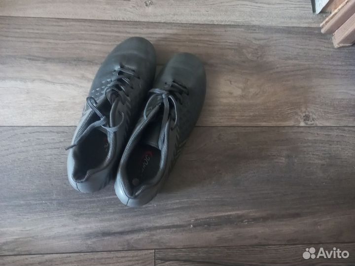 Кросовки для футбола на поле