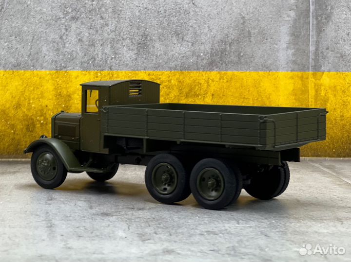 Модель яг9 1/43 наш автопром