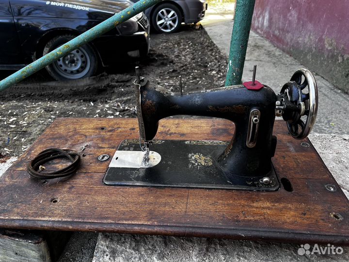 Швейная машинка зингер ножная