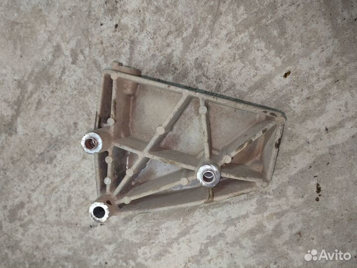 Кронштейн генератора Vaz LADA X-Ray