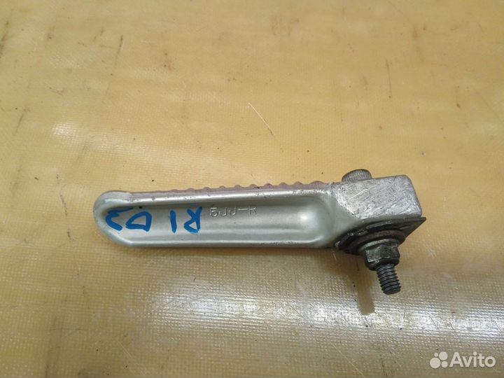 Yamaha R1 2002-2003. Ножка задняя