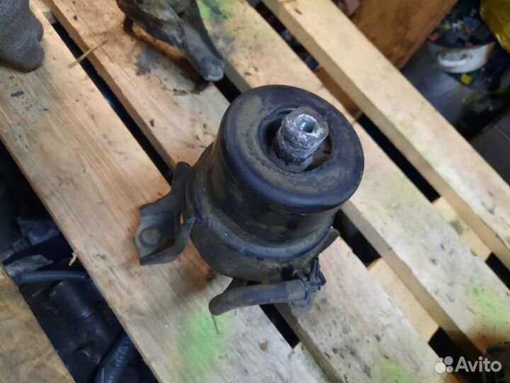 Опора двигателя 2grfe Toyota Highlander 3