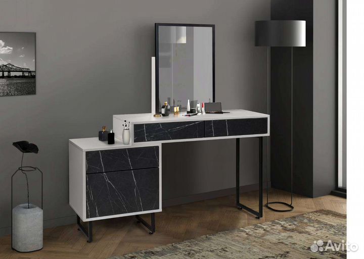 Туалетный столик (трюмо)