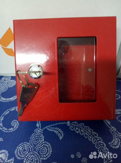 Ключница настенная металлическая