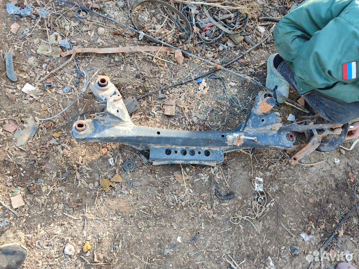 Подрамник балка задний Toyota Avensis T250 седан 1