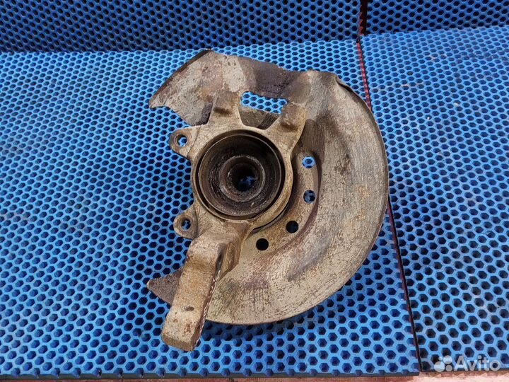 Кулак передний левый ваз 2111 2003 г