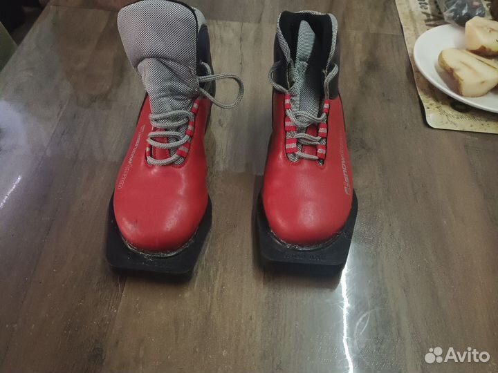 Лыжные ботинки