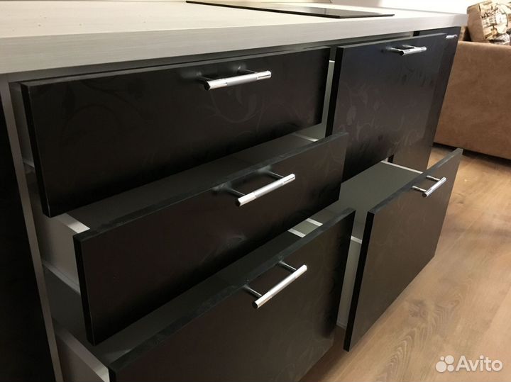 Кухня выставочный образец Доставка 1 день