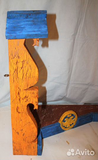 Божница, угловая полка в красный угол, с лошадками