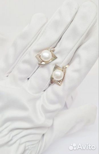 Золотые серьги с камнем