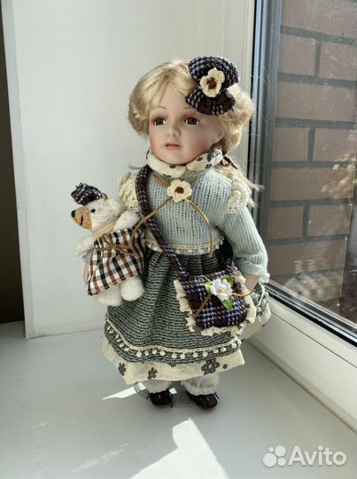 Кукла фарфоровая коллекционная