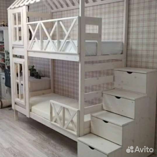 Двухъярусная кровать