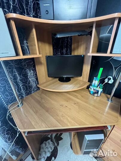 Компьютерный стол