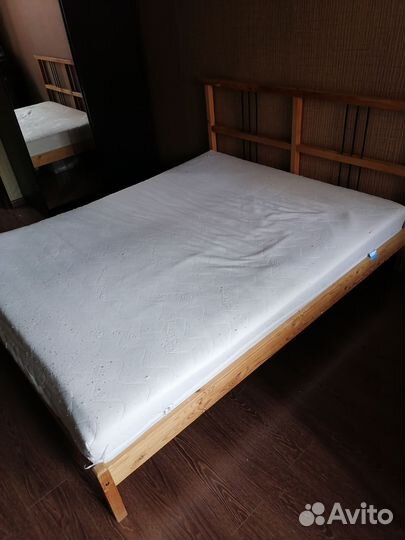 Кровать двухспальная с матрасом 160 200