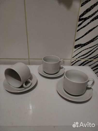 Бокалы, чашки, ведро для шампанского