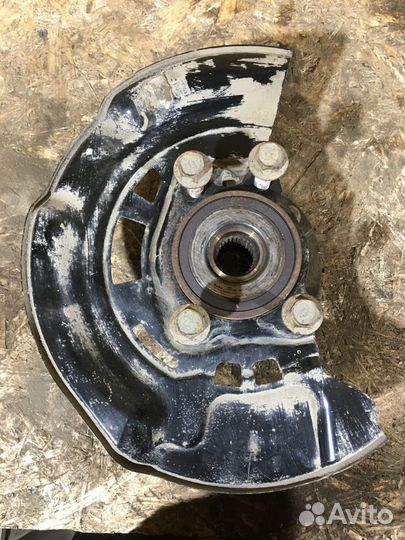 Ступица передняя левая Toyota Rav4