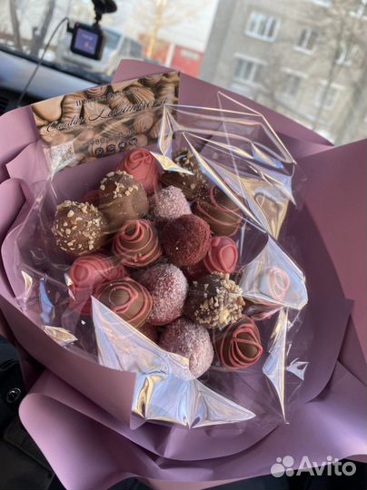 Букеты из клубники в шоколаде. Клубничные букеты